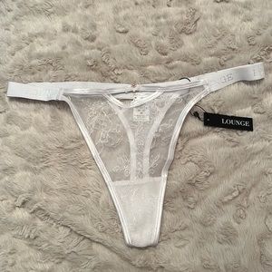 White lace tong. Brand new!